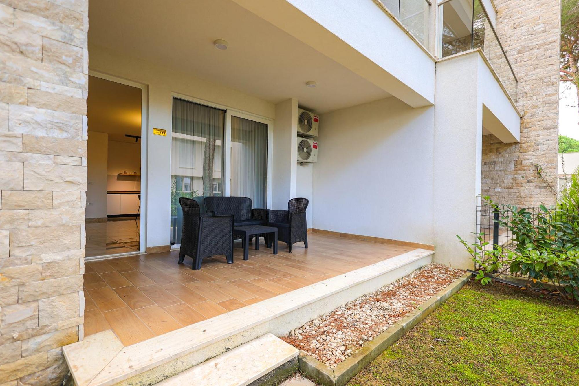 Sanpietro Vacation Apartments Durres Exterior photo