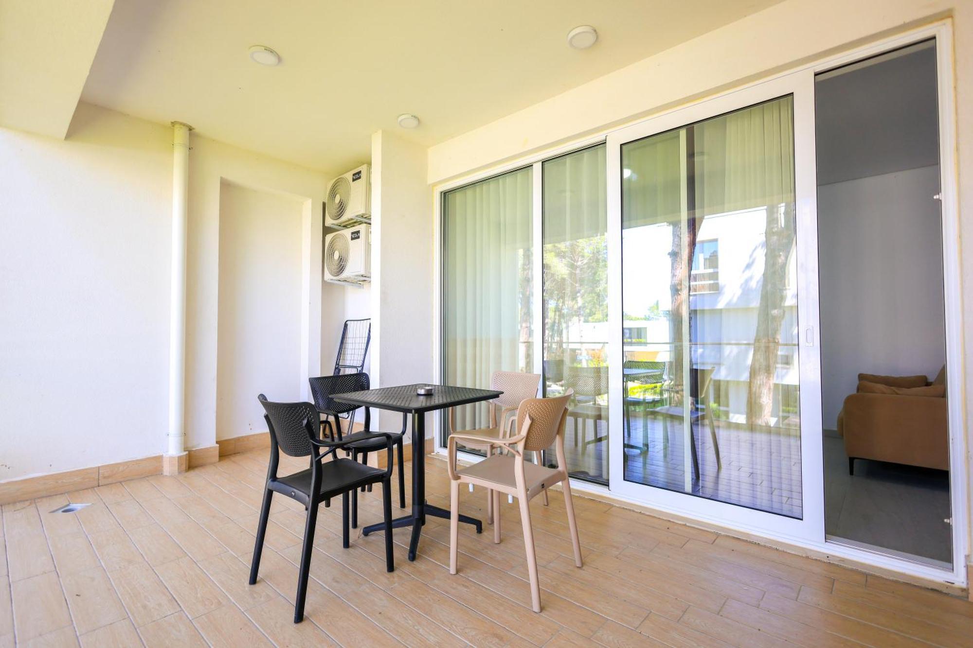 Sanpietro Vacation Apartments Durres Exterior photo