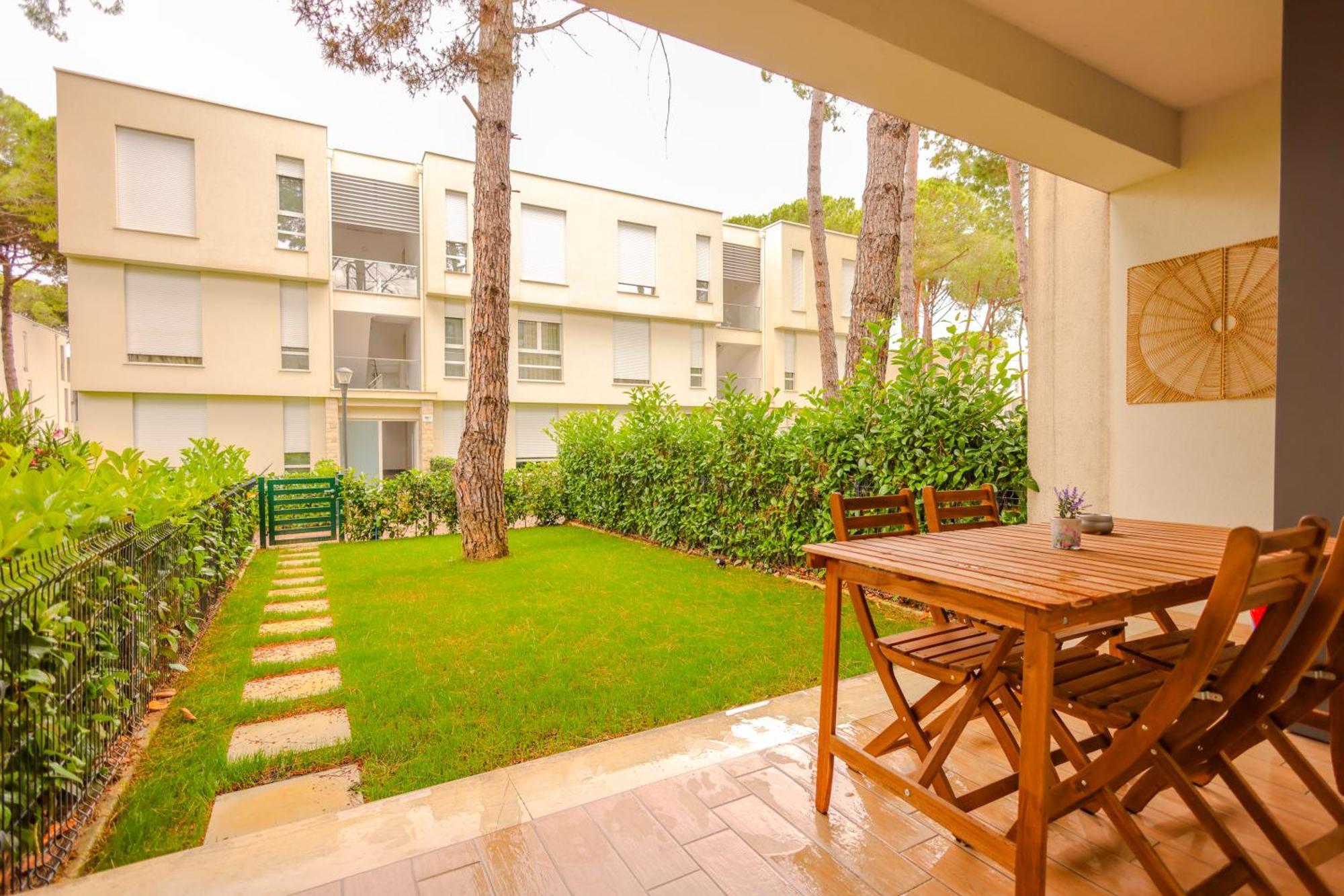 Sanpietro Vacation Apartments Durres Exterior photo
